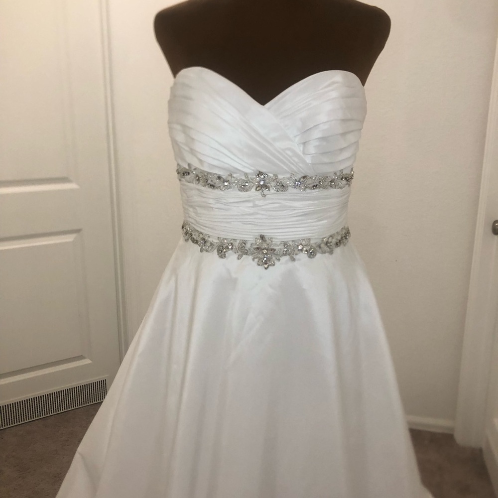 Alfred Angelo Staples White wedding dress style 755620 | Size 4